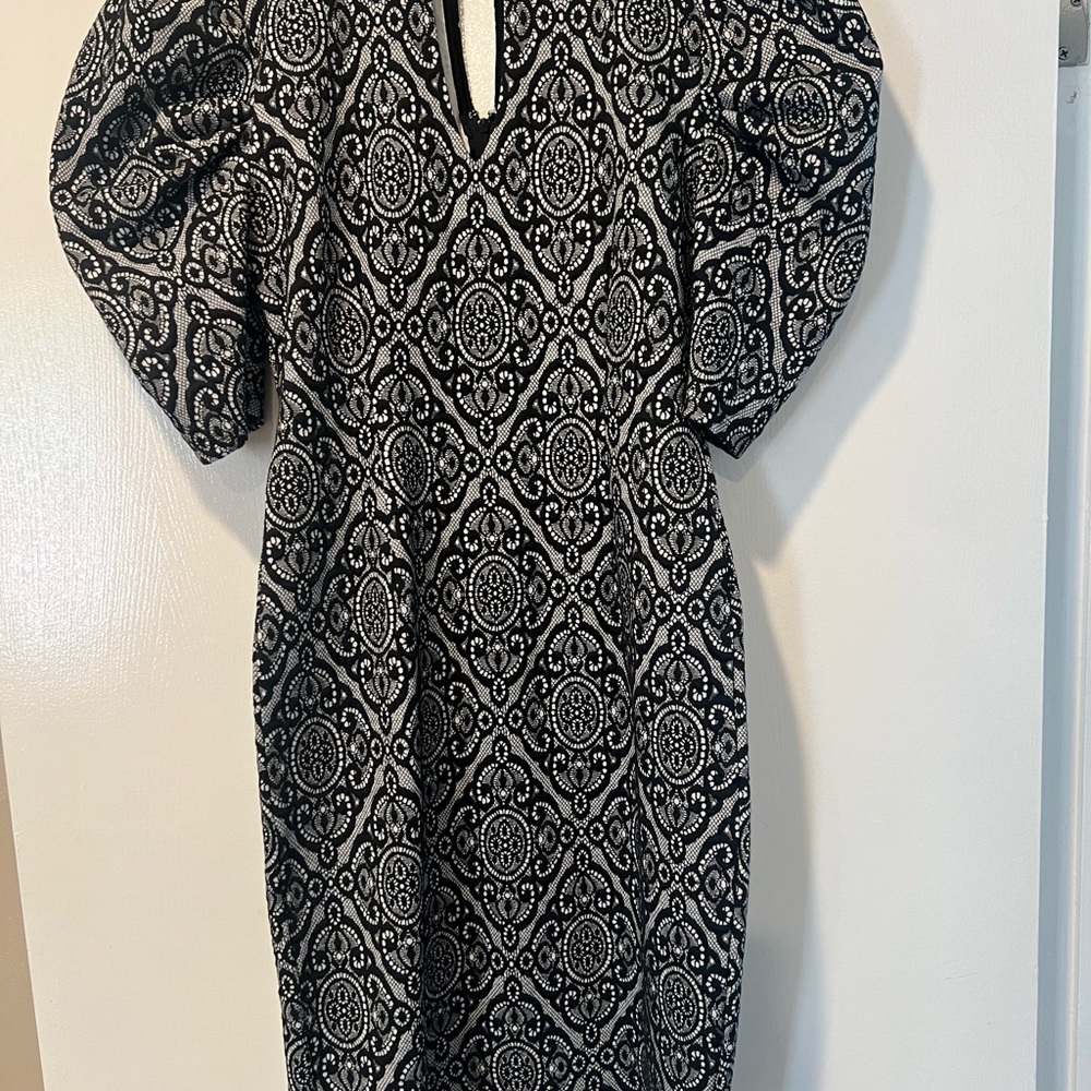 VENUS Black and White Geometric Puff-Sleeve Midi Dress